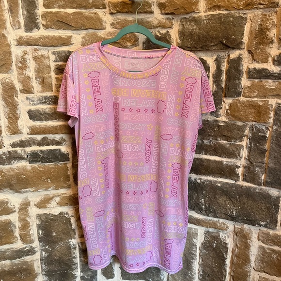Choose 3 for $9 Sleep shirt pink graphic size medium - Picture 4 of 6
